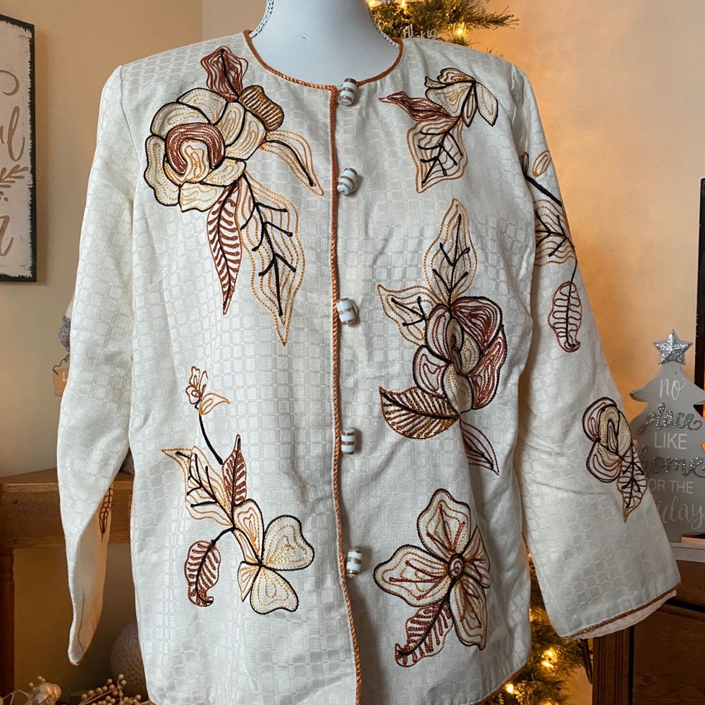 Beautiful Embroidered jacket Petite Large - Picture 2 of 9